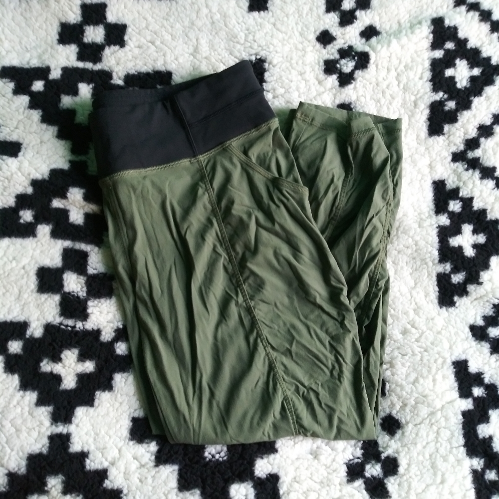 Lucy Womens Green Jogger Capri Leggings
